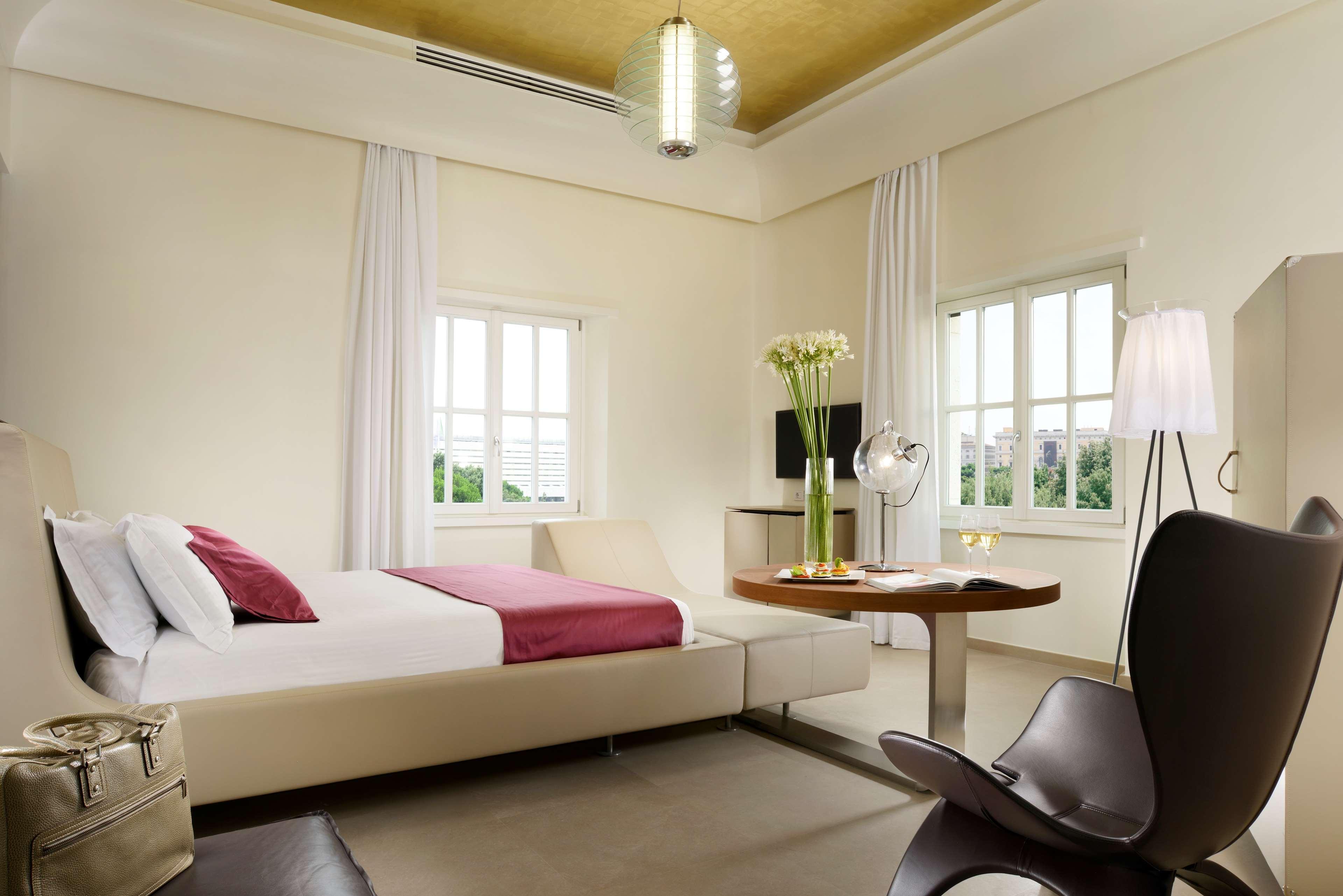 Palazzo Montemartini Rome, A Radisson Collection Hotel Екстериор снимка A room at the Mandarin Oriental, Singapore