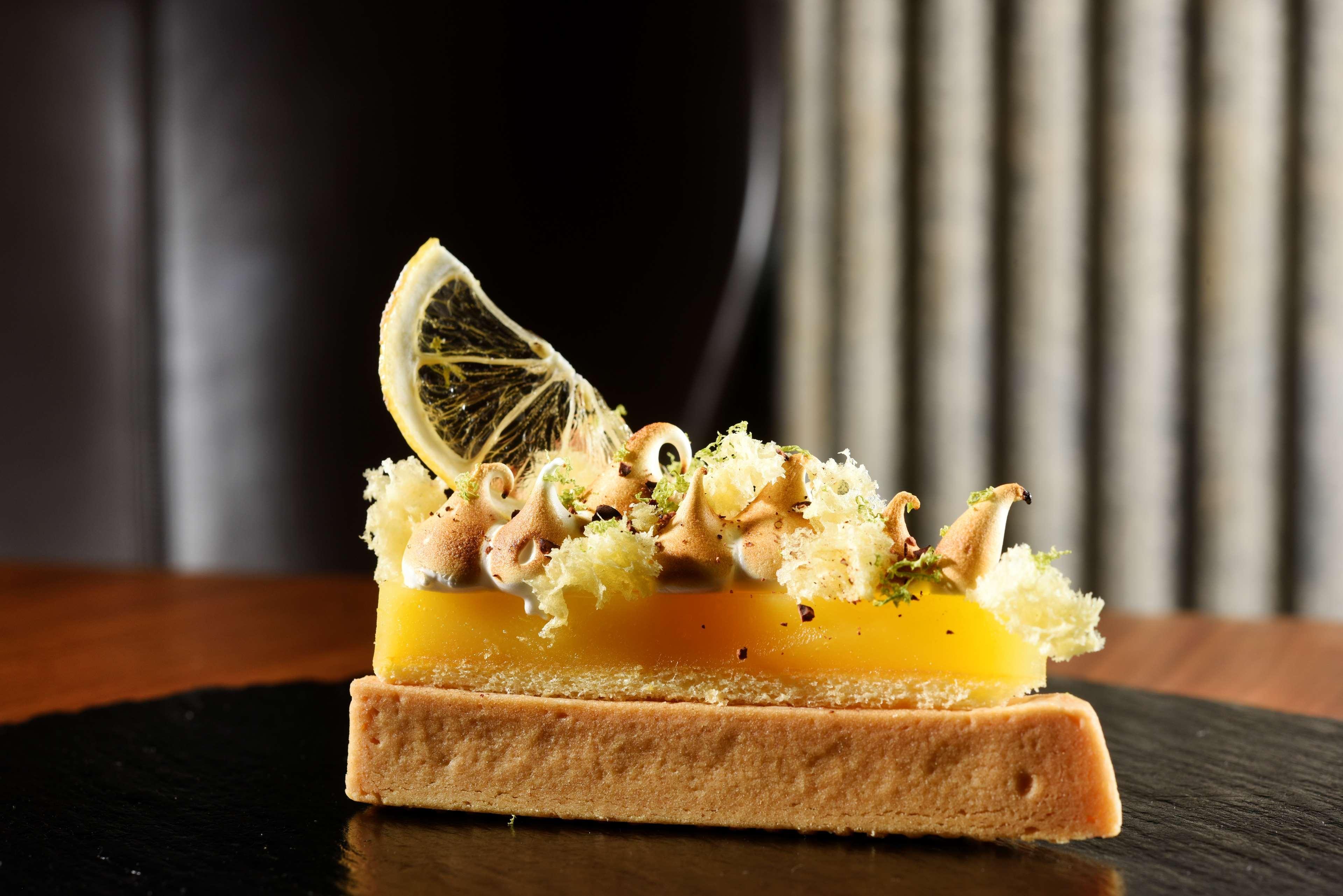 Palazzo Montemartini Rome, A Radisson Collection Hotel Екстериор снимка A lemon tart