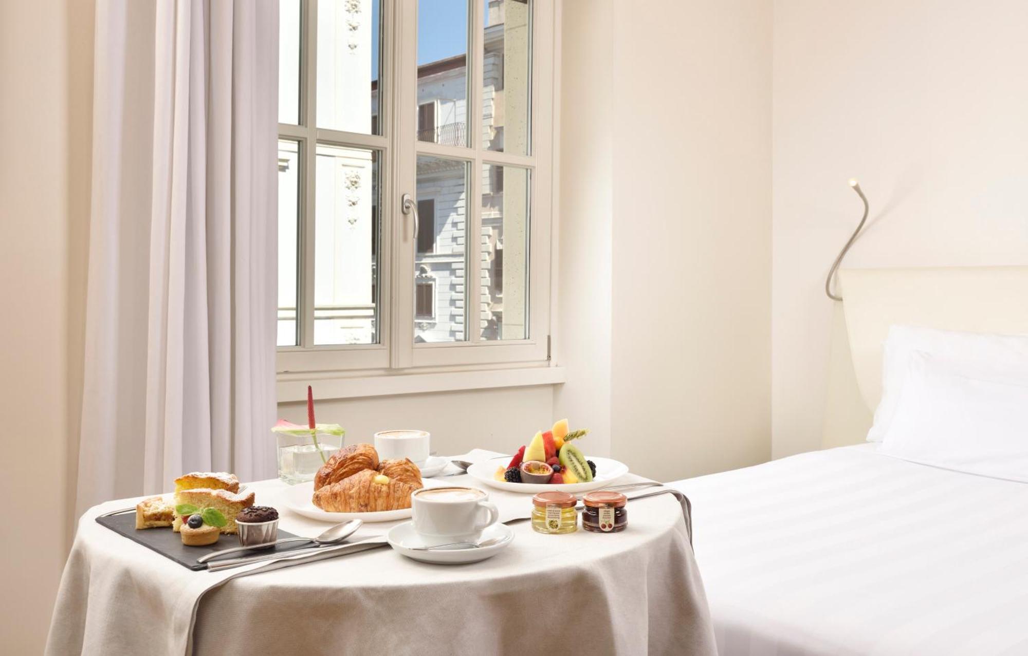 Palazzo Montemartini Rome, A Radisson Collection Hotel Екстериор снимка Breakfast in bed