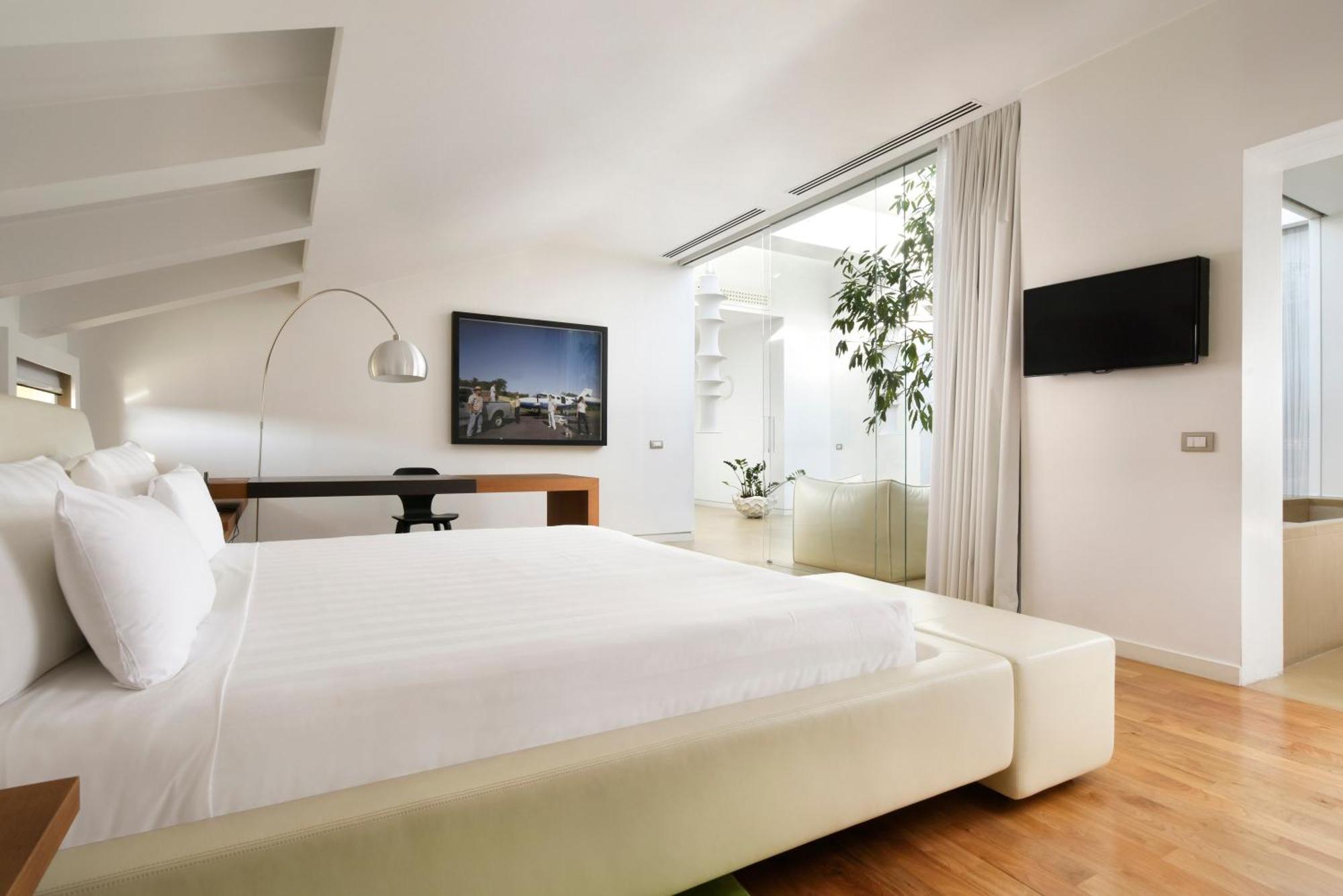 Palazzo Montemartini Rome, A Radisson Collection Hotel Екстериор снимка A room at the hotel