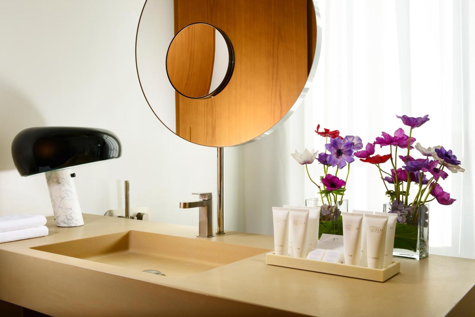 Palazzo Montemartini Rome, A Radisson Collection Hotel Стая снимка Bathroom