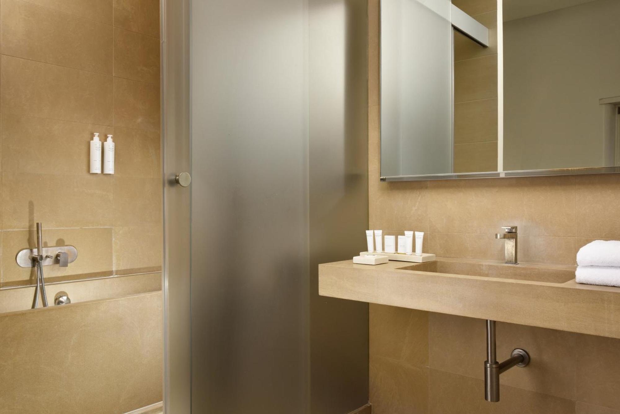 Palazzo Montemartini Rome, A Radisson Collection Hotel Стая снимка Bathroom