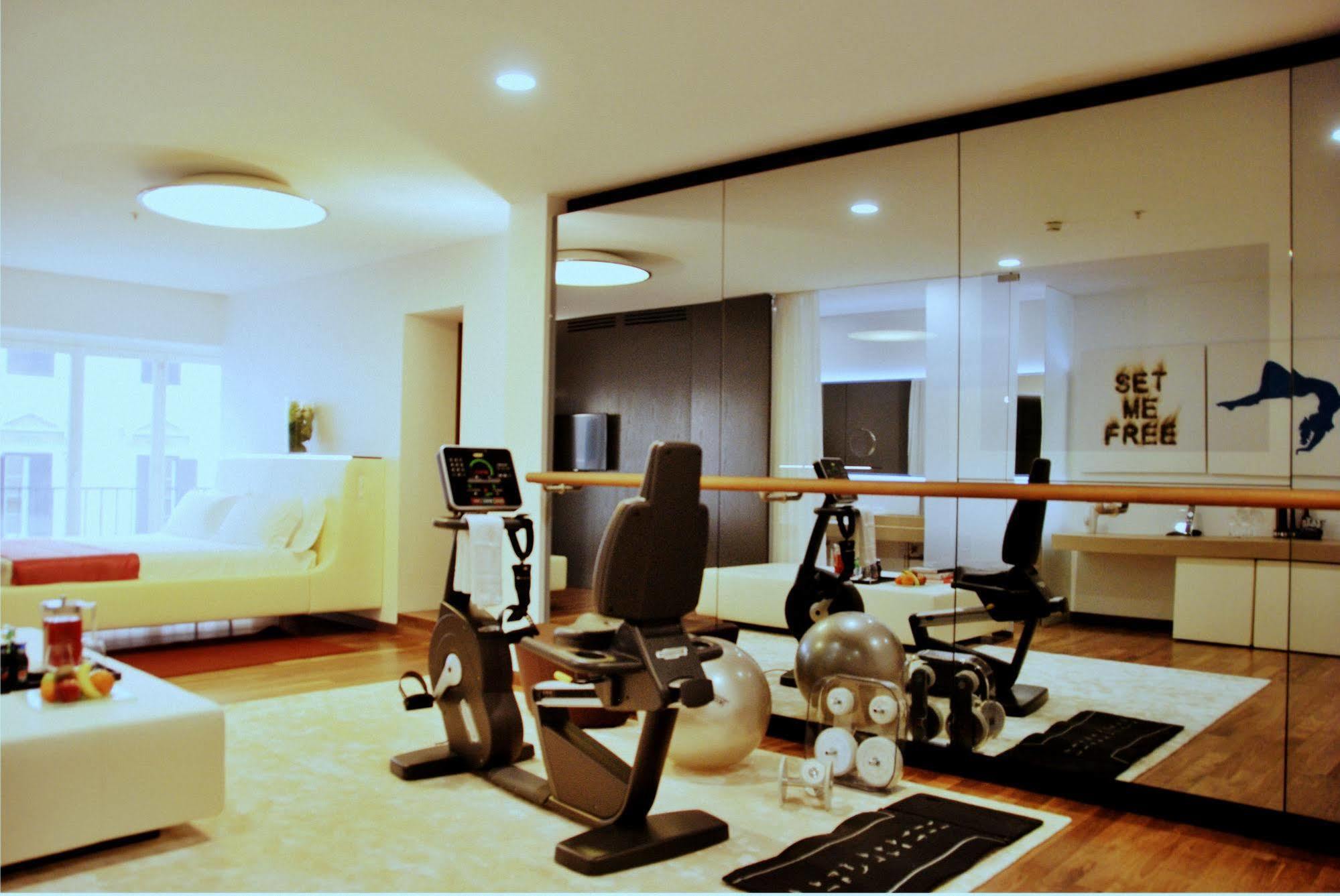 Palazzo Montemartini Rome, A Radisson Collection Hotel Екстериор снимка A home gym